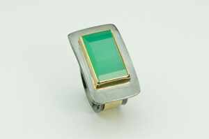 R-9-Facetted Chrysoprase, 18k gold, oxidized sterling silver. Size 7.75 to 8.
